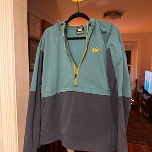 REI Men's Two-Tone Teal and Charcoal Windbreaker with Yellow Zipper